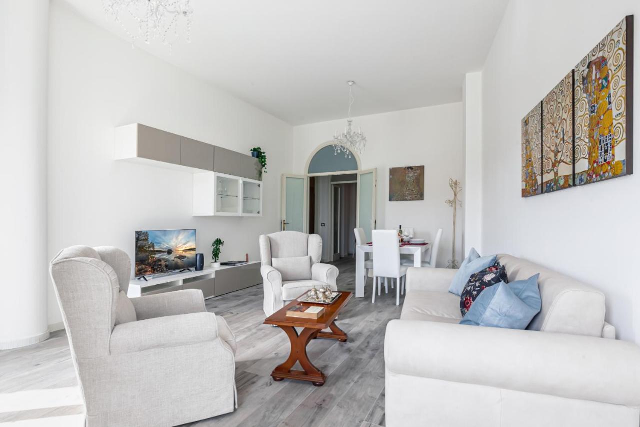 Lungarno Elegant Apartment With Panoramic Balcony بيزا المظهر الخارجي الصورة